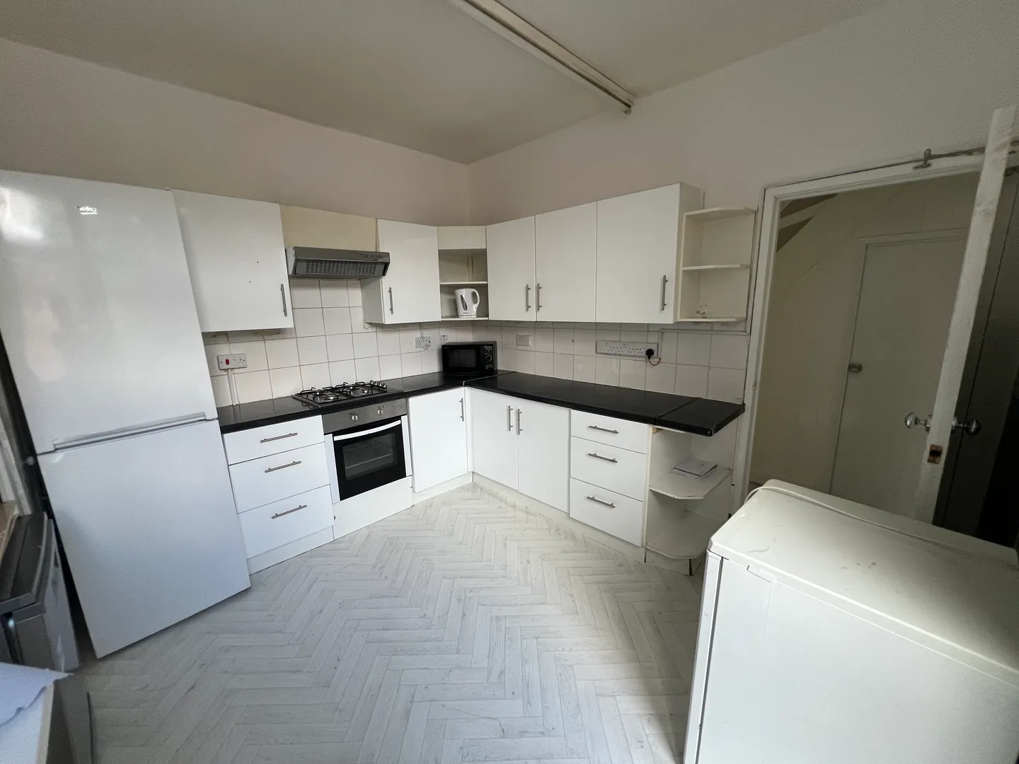 23 Bute Avenue: 7 bedroom student house NG7 1QB - Image 1